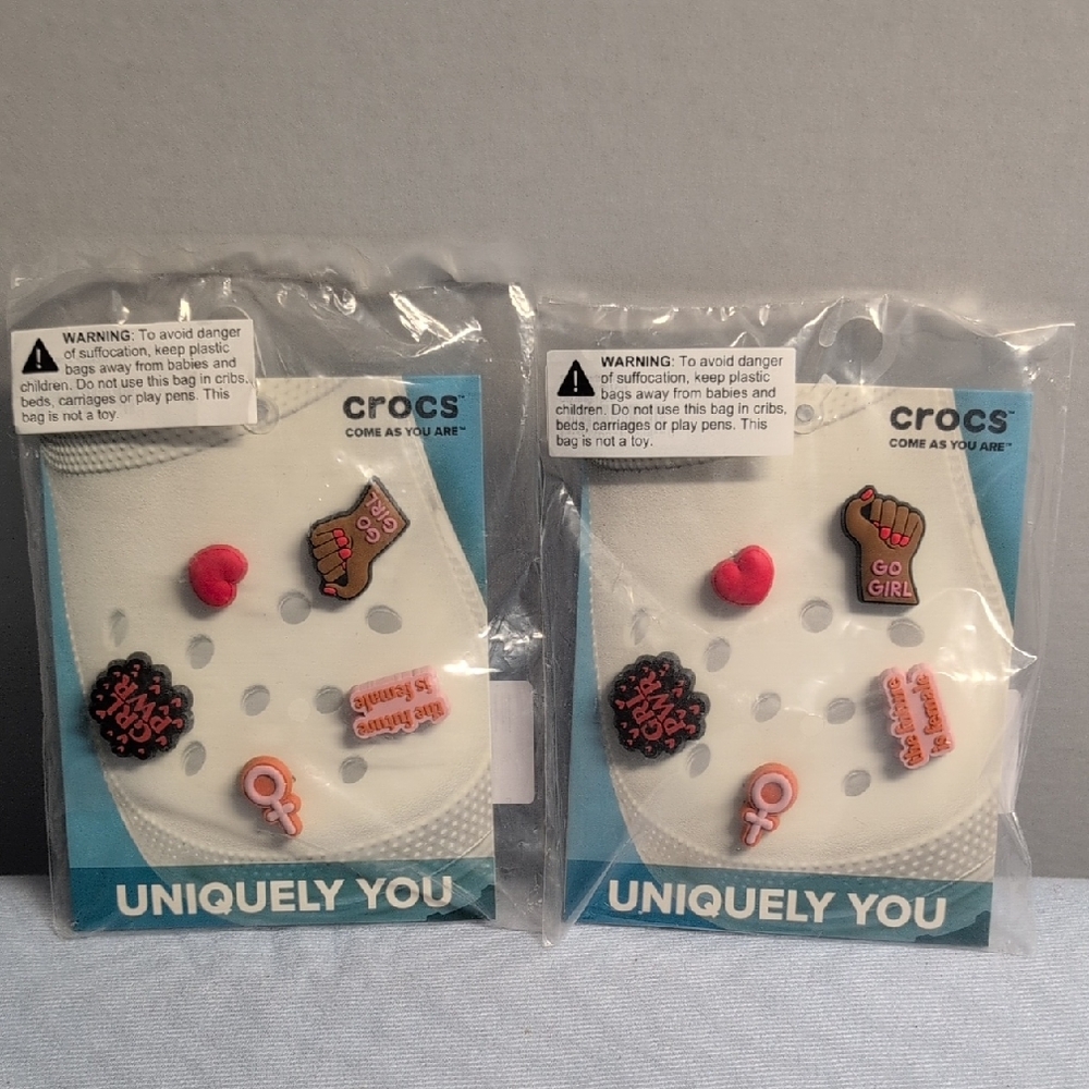 🌈5/$20🌈Bundle!😍CROCS Uniquely You Jibbitz Charm Set - Red and Black